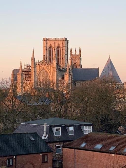 Betty'S Minster View - 6 Twins Or 3 Superkings -Central With Free Parking York Eksteriør bilde